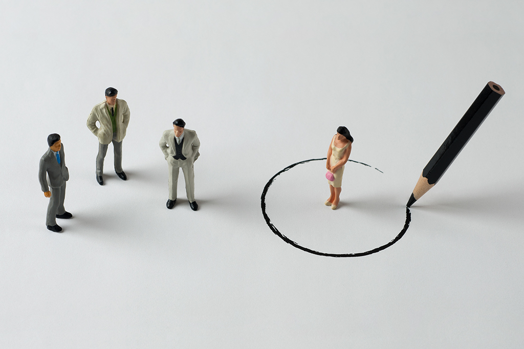 92% das mulheres alteram postura para obter respeito na liderança