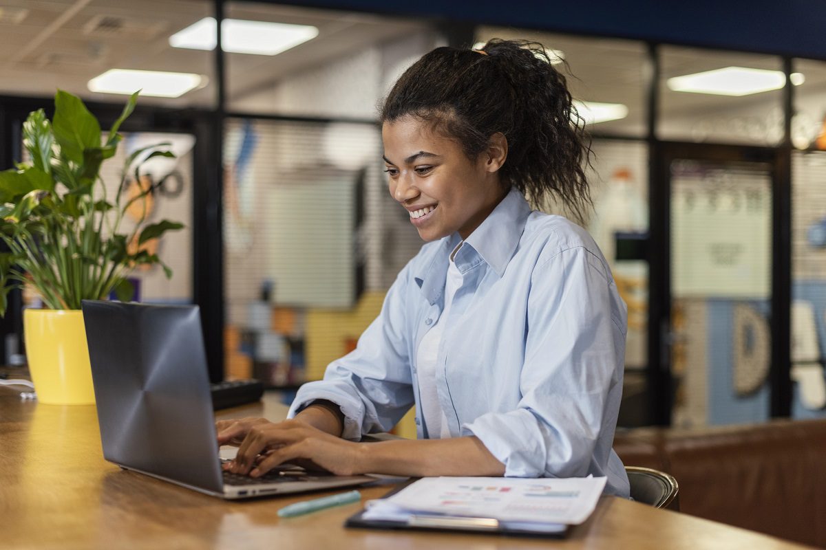 IA transforma início de carreira e exige novo RH para estágio e trainee